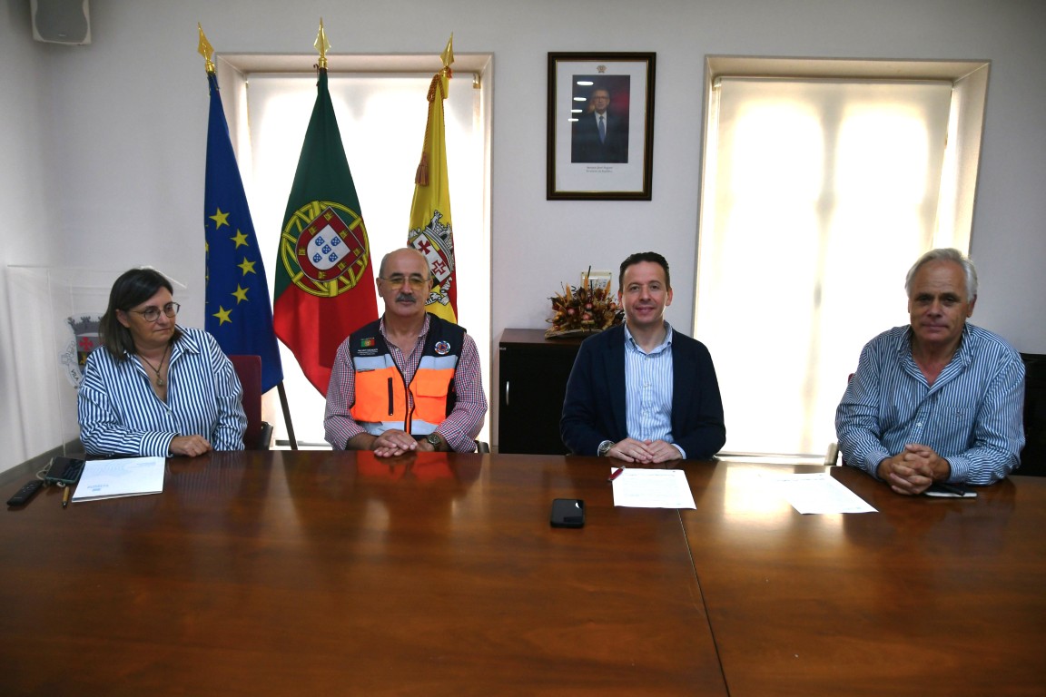 Novo reservatório de água para defesa da floresta em Chãos