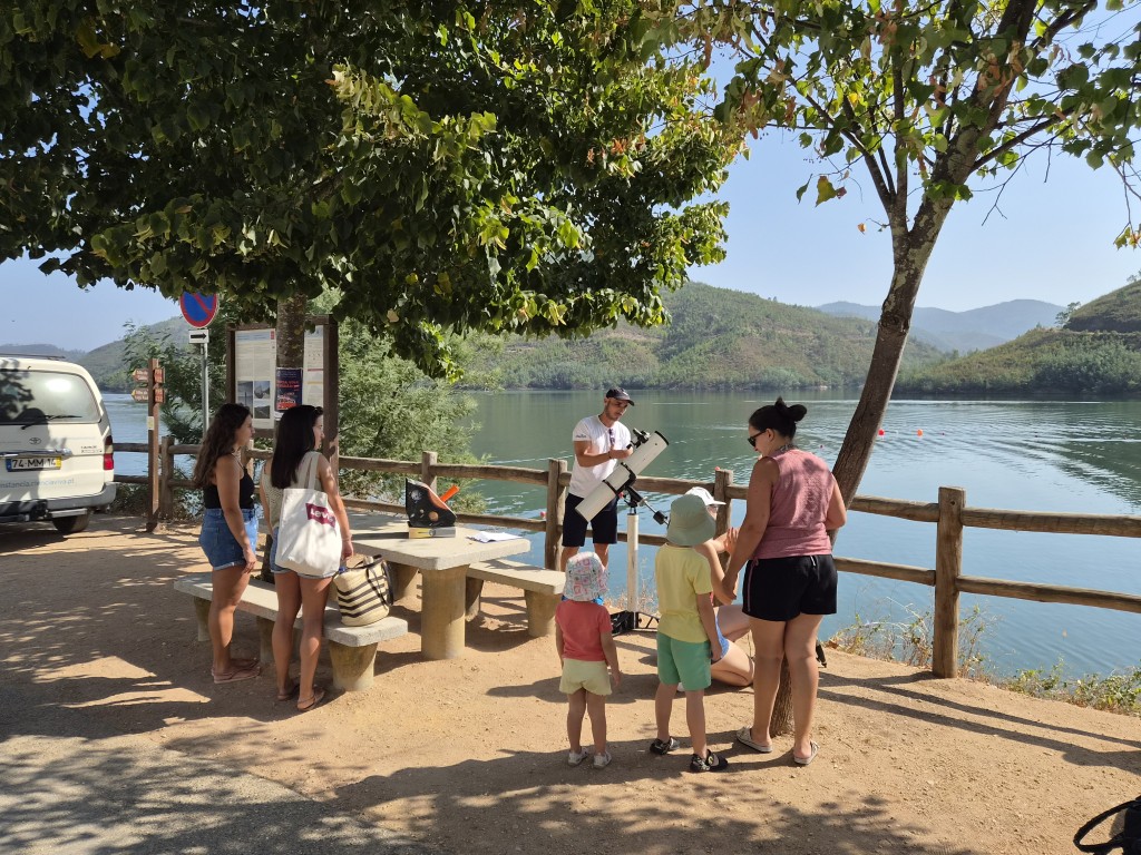 Observação do Sol na Praia Fluvial do Lago Azul
