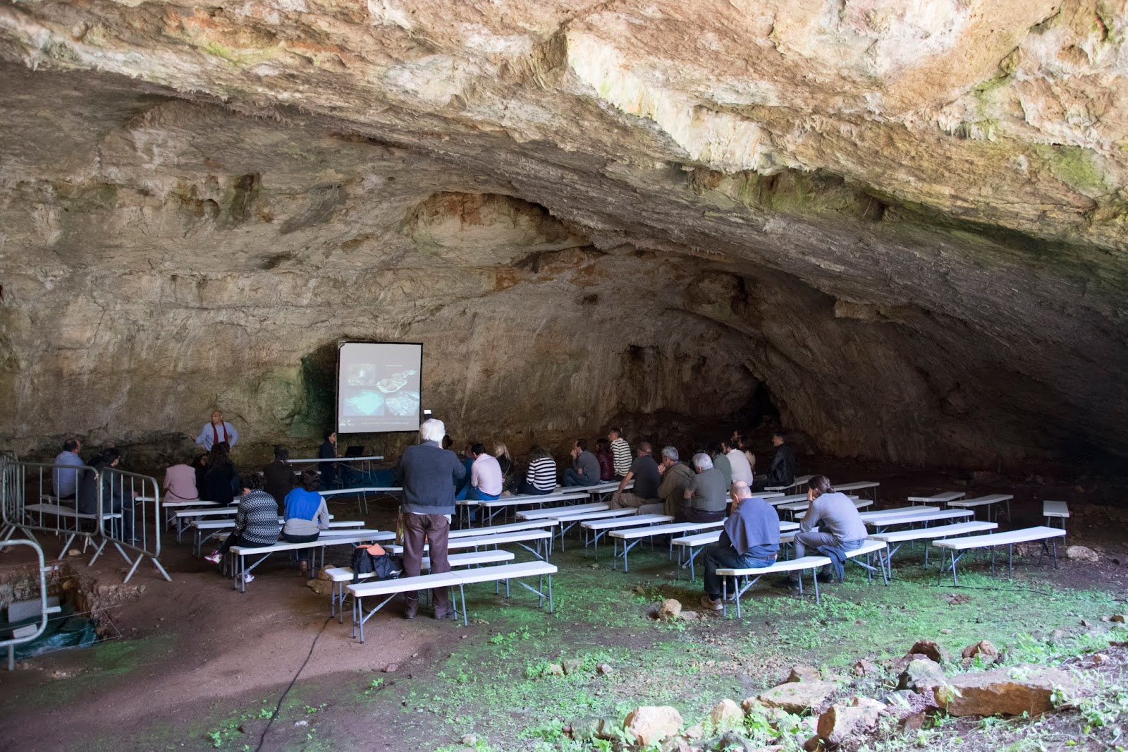 Jornadas na Gruta de Avecasta