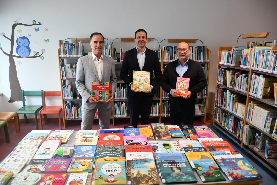 Biblioteca Municipal recebe doação de livros da Fundação Maria Dias Ferreira