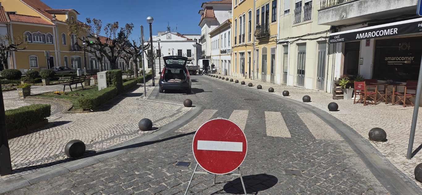 Interrupção do trânsito na Praça Dias Ferreira